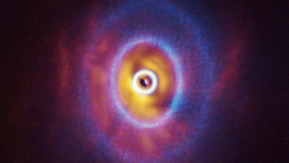 天文|宇宙无奇不有！带有三颗恒星的原行星盘 你见过吗？