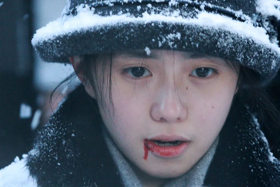 秦海璐的哭戏太棒了,前面说过那段卫生间无声哭泣的戏份,足见表演的