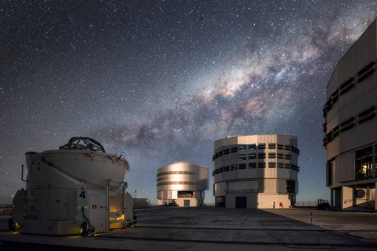 天文|新奇！这颗巨型系外行星被科学家拍到，其轨道相当诡异