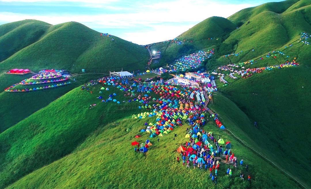 武功山:中國十大著名山峰之一,位於中國江西省中西部,居羅霄山脈北支