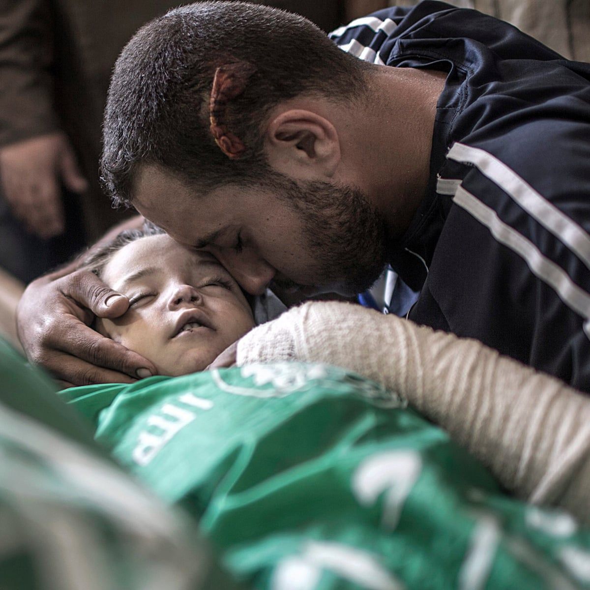 （国际）巴以冲突伤亡人数持续增加_新华社_空袭_加沙地带