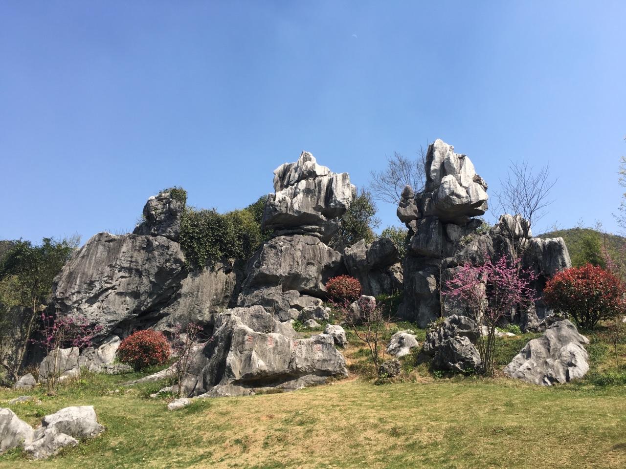 怪石林怪石林,位于景德镇市乐平市众埠镇,为一处岩溶地貌景观,以怪石