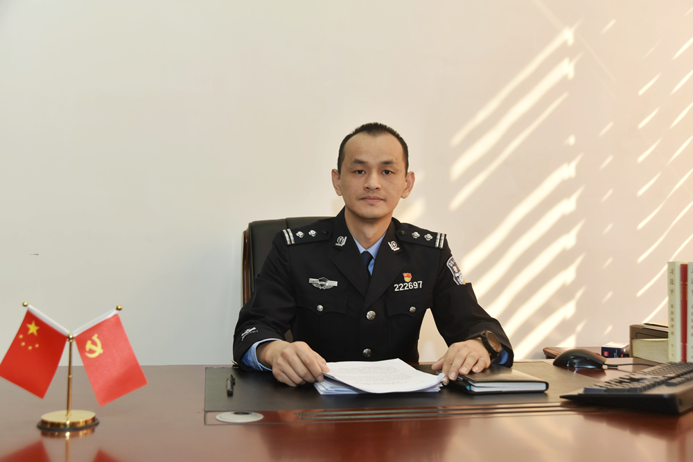 刘志军清远市公安局清城分局小市派出所所长刘志军,从踏上从警之路就