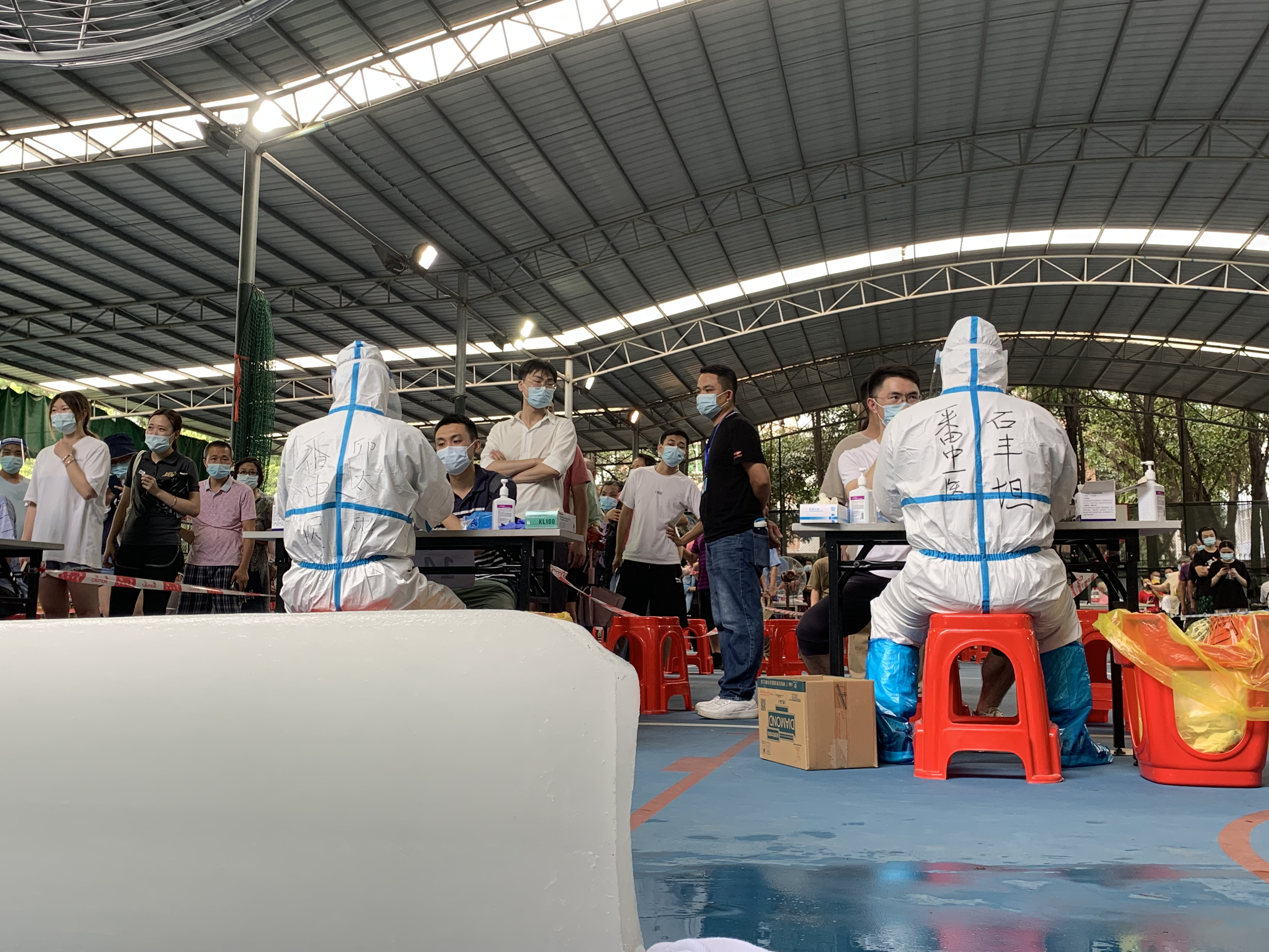 记者直击番禺洛浦公园检测点冰块风扇降暑有妙招