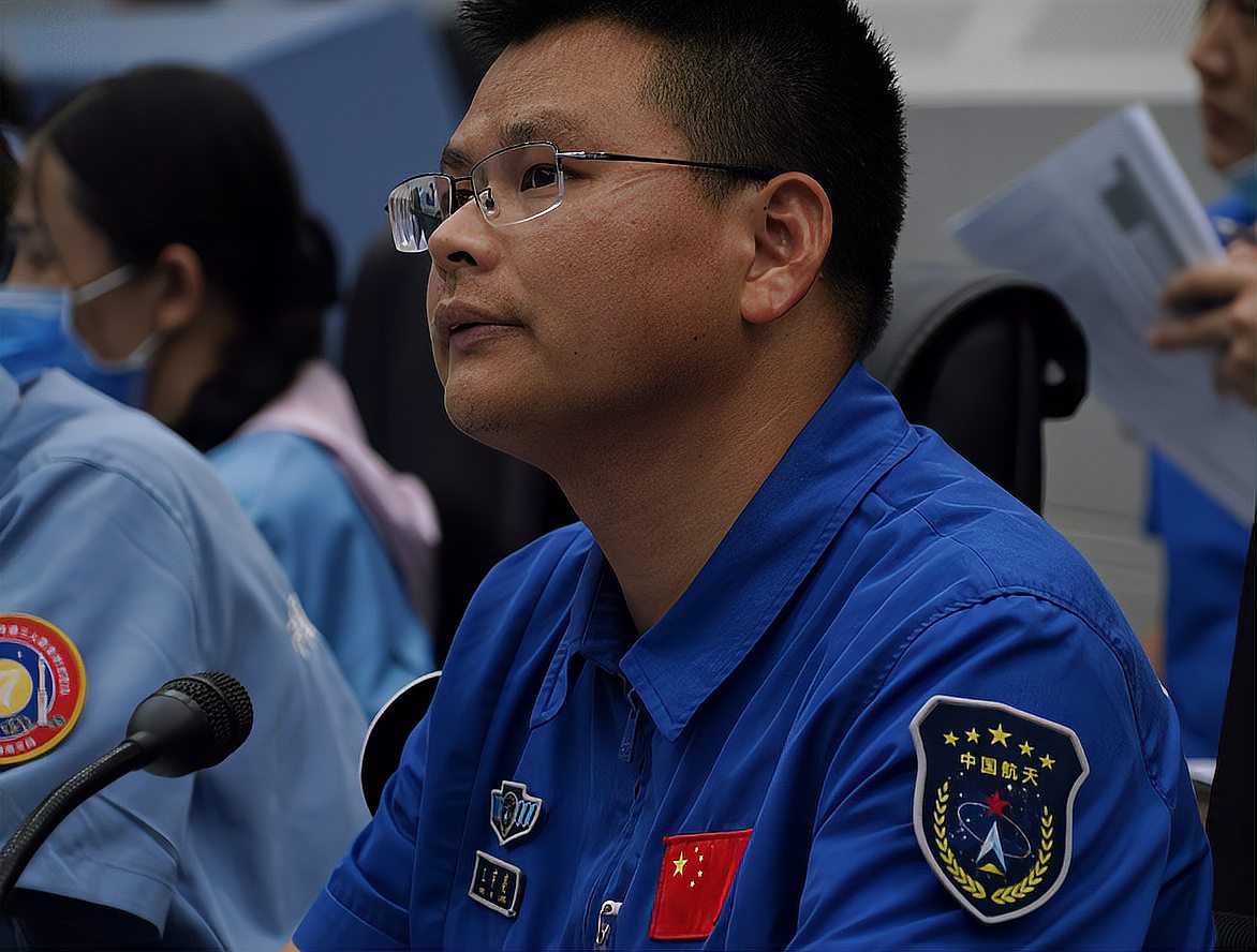 天舟二号01指挥员王宇亮任务推迟临危不乱丰富经验守护太空快递