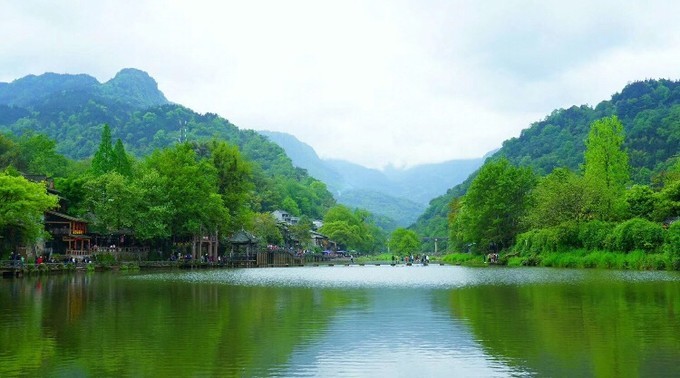 出句：“一洗湖天千顷碧”看看这个出句怎么对？