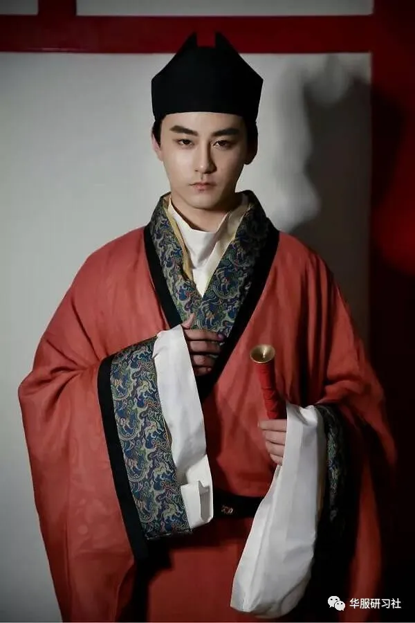 进德修业之志.而衎衎于弃幼少嬉戏惰慢之心,必冠带以行事