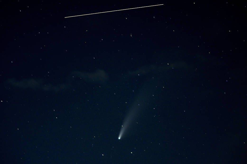 天文|彗星，贴着木星小行星群小驻下来！看起来很舒适的样子