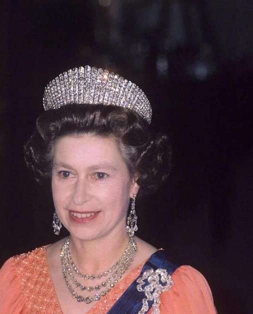 钻石|物以稀为贵，10000亿克拉钻石坑被发现，为何钻石仍旧昂贵？