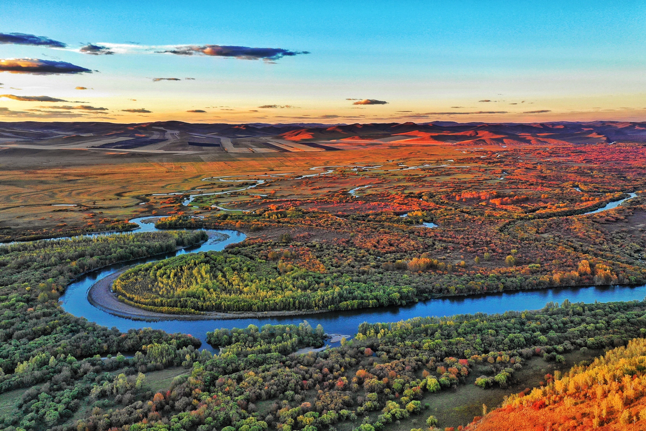 额尔古纳湿地此外,额尔古纳湿地位于根河,额尔古纳河,得尔布干河和哈