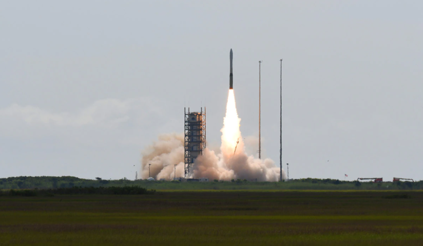 美国发射携带机密卫星的米诺陶一号火箭