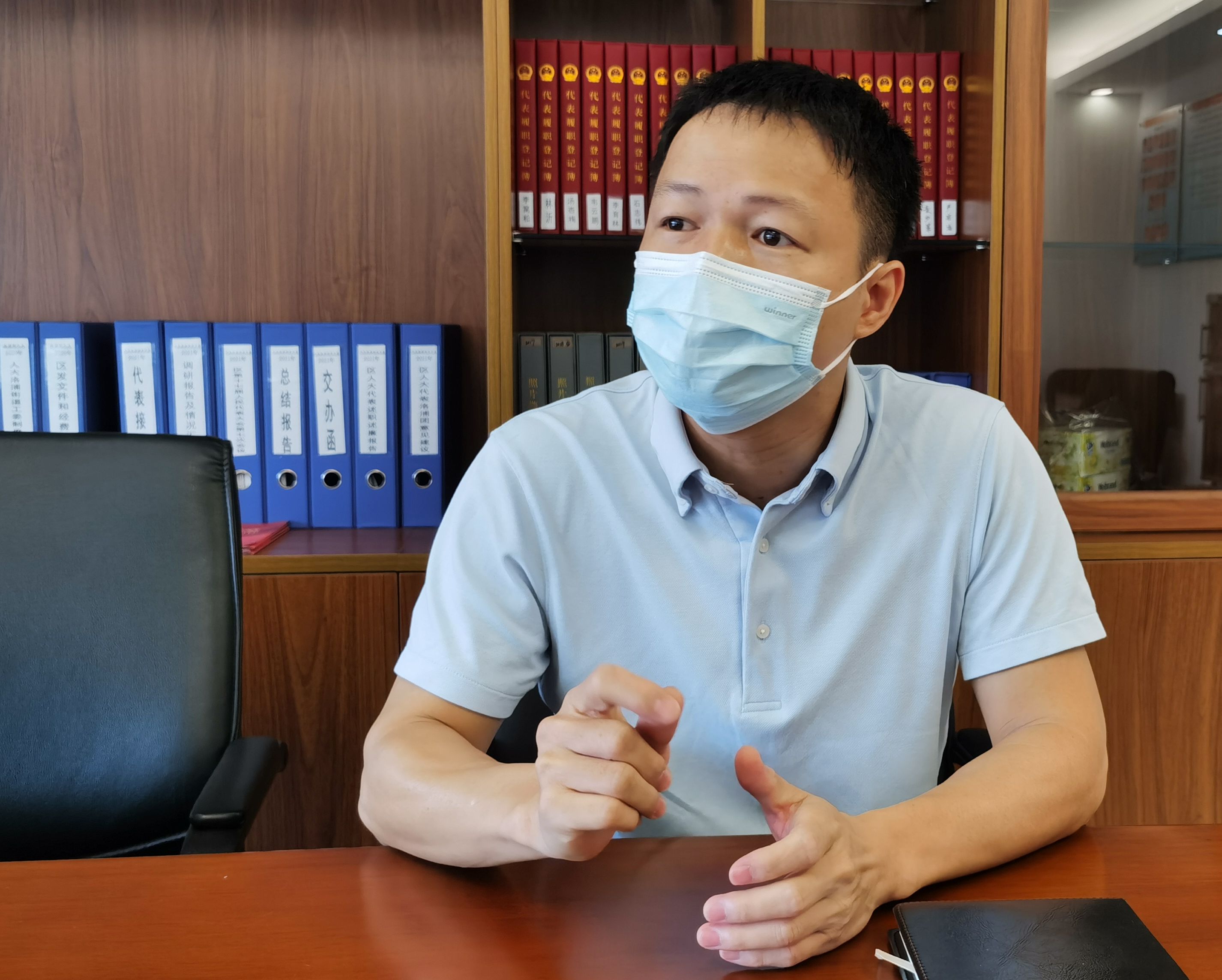 社区干部退伍军人陈寅生我是党员把最危险的任务留给我