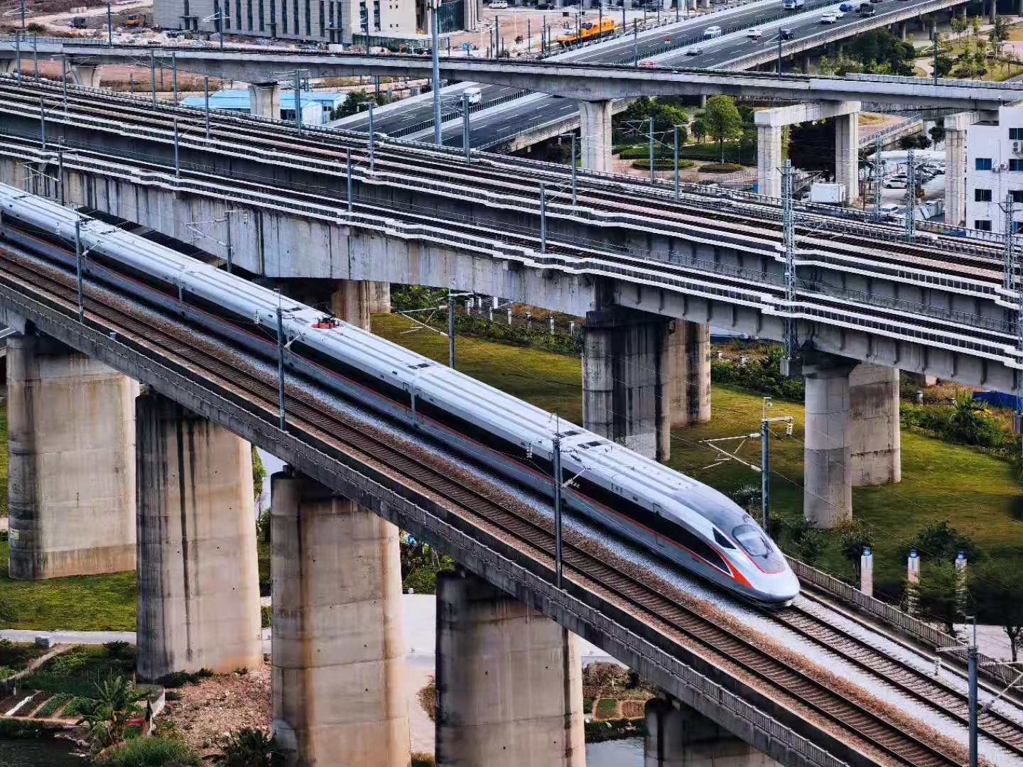 6月25日零時起,佛山西站首次開行動車直達珠海長隆