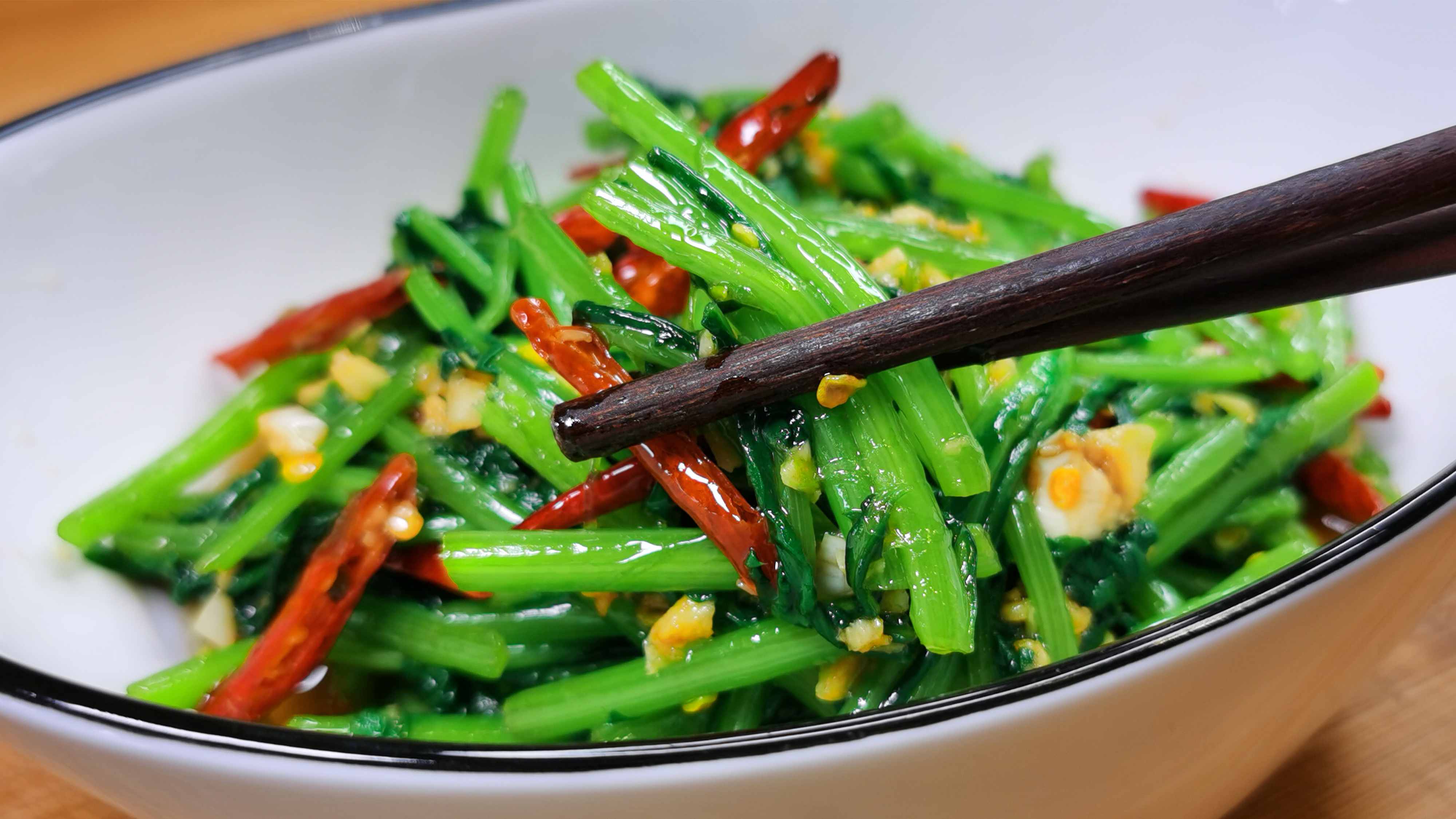 自古被誉为"皇帝菜",菜市场买一把只需2块钱左右,买一把回家做成凉拌