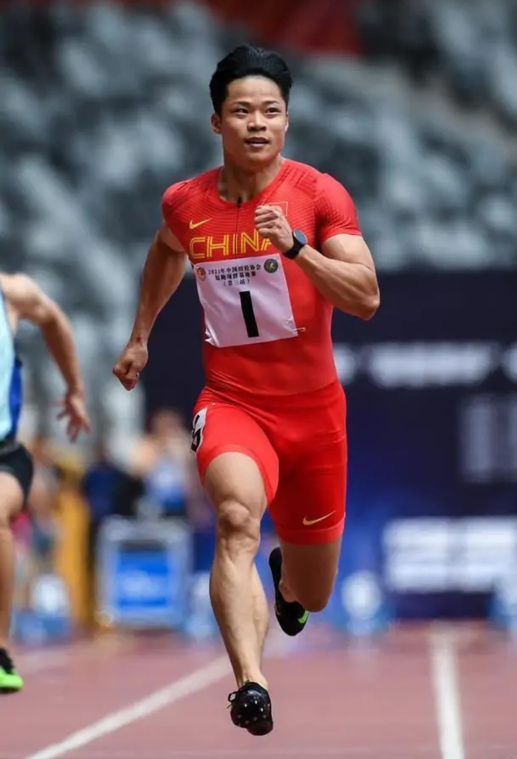 逆风第一苏炳添放水10米笑傲赛场不输欧美选手