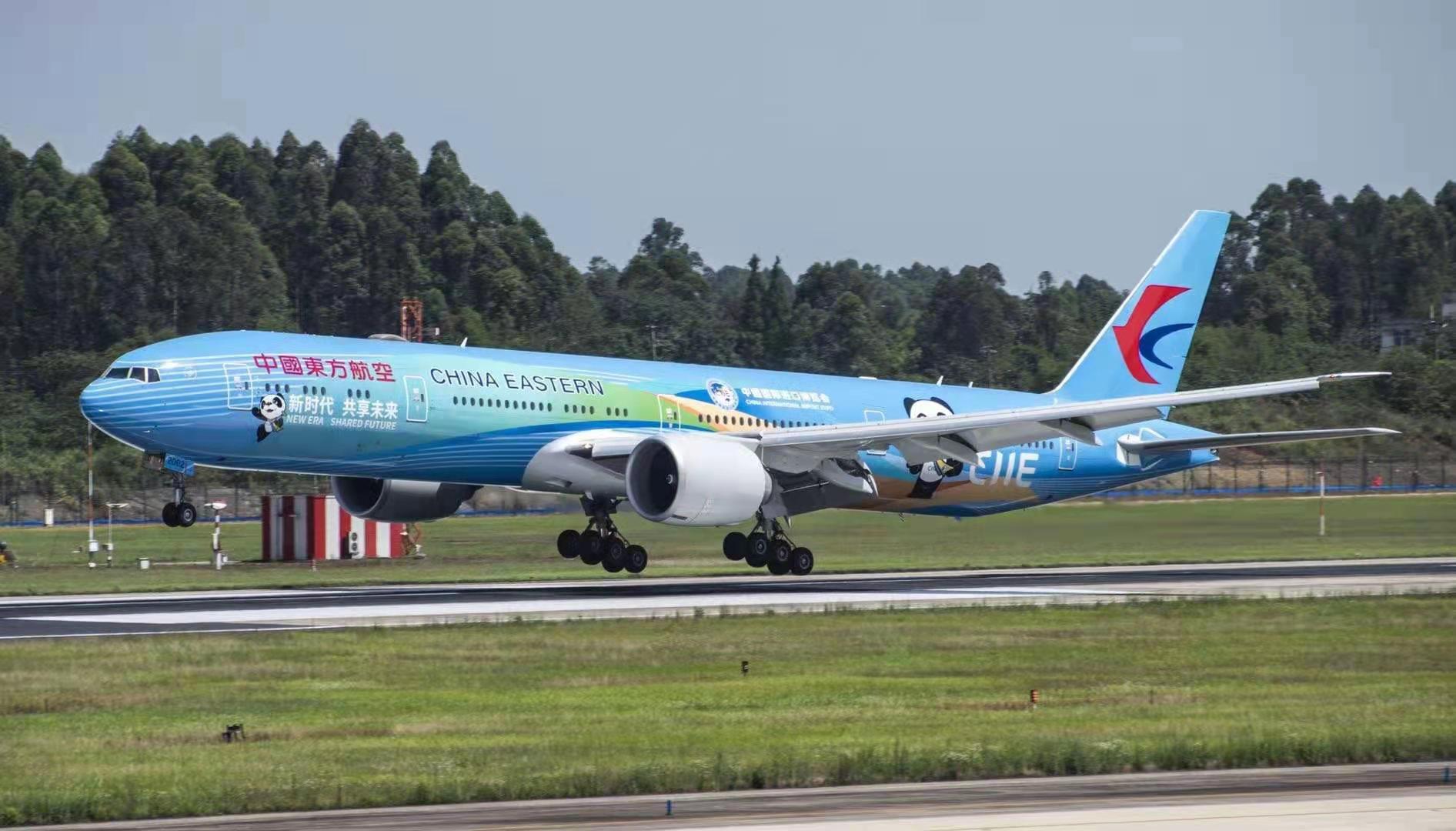 据介绍,此次东航的首航机型是波音b777-300er"进博号"彩绘客机和空客