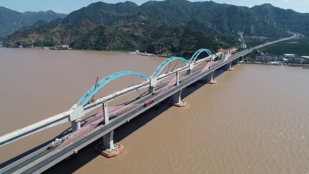 浙江金华至台州铁路建成通车