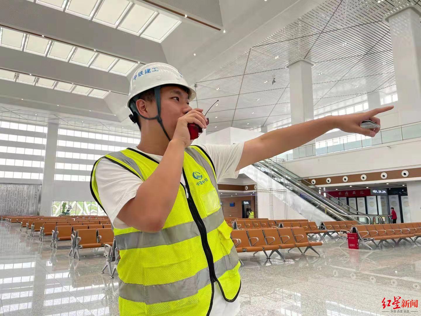 自贡|我的高铁我的城丨设计师说：自贡站候车大厅可容纳2万旅客，站房颜值非常高