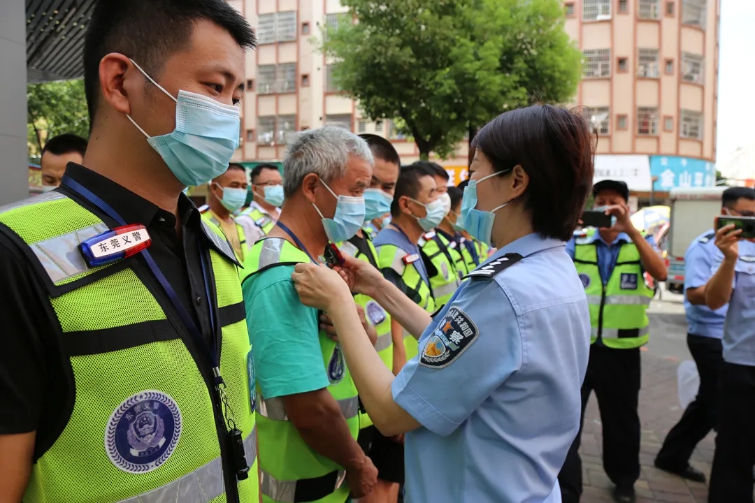 寮步公安东莞义警积极作为奋勇当先