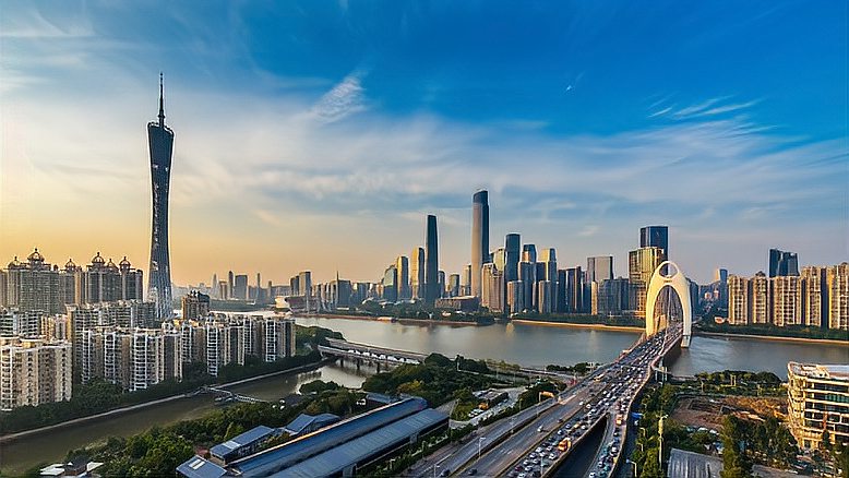 繁华新城下承载历史和回忆的老旧小区如何突围