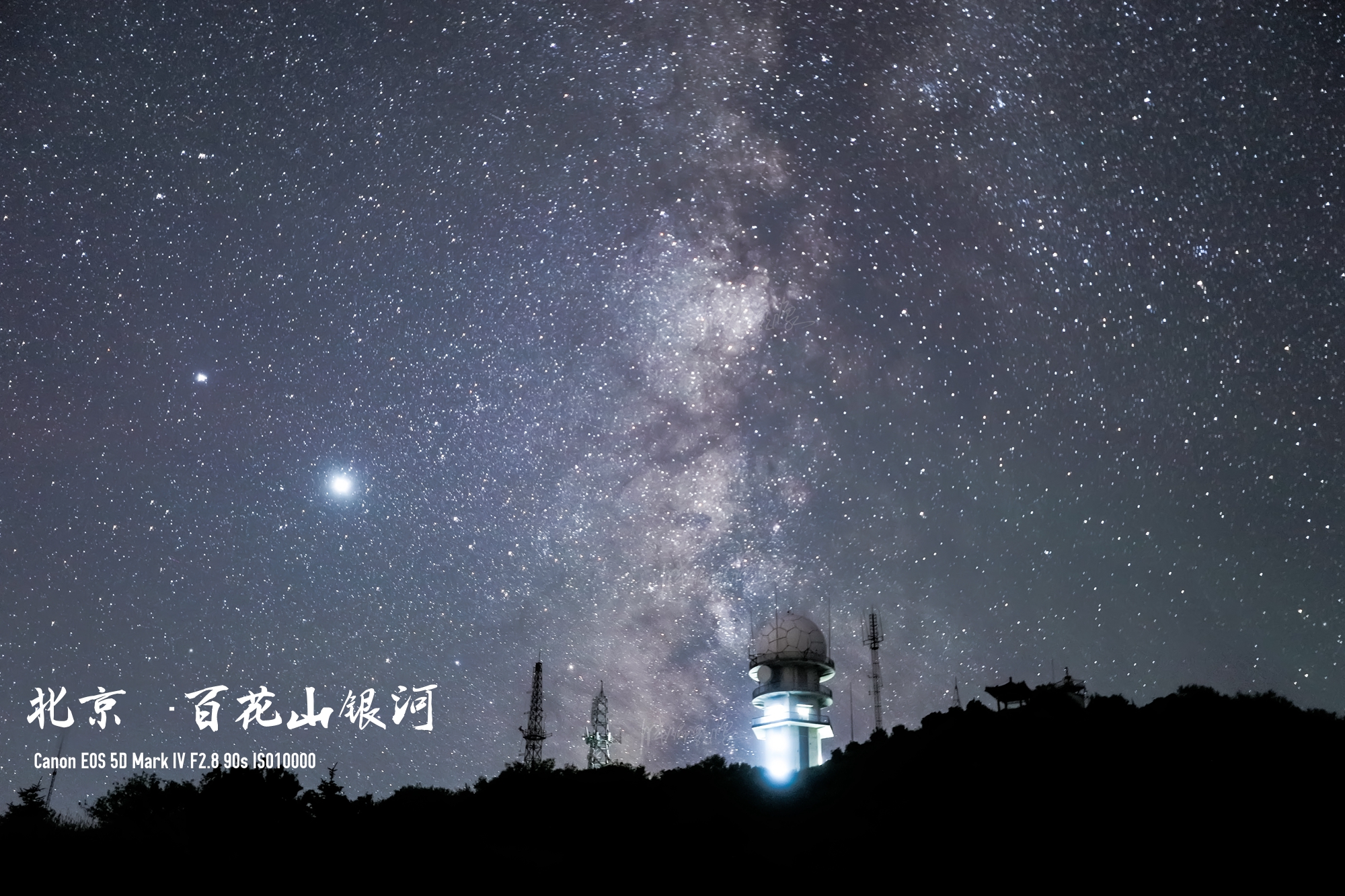 约有2000光年远,她就是非常美丽动人的m57(ngc6720)天琴座环状星云