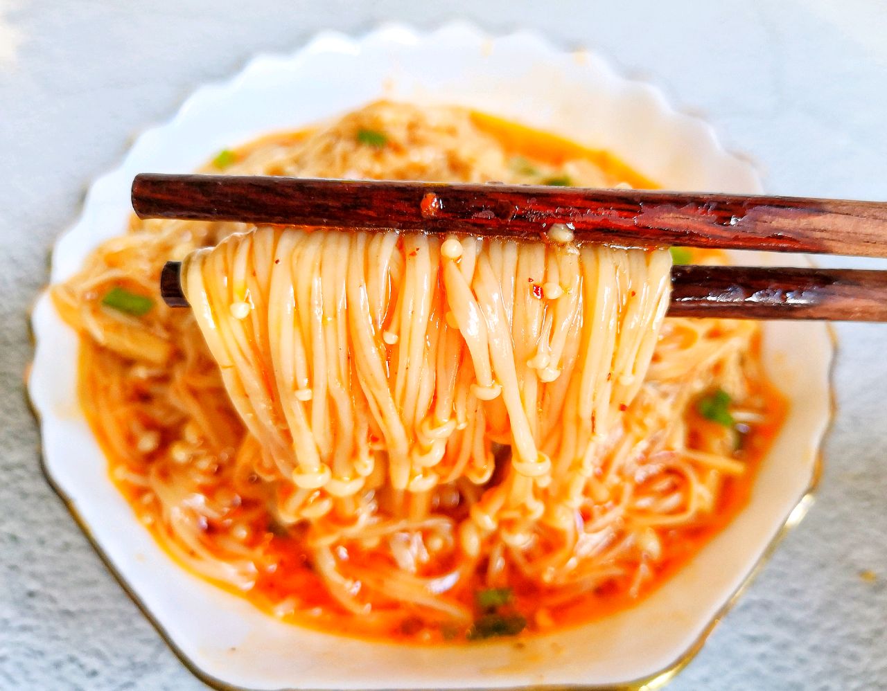 红油金针菇别再出去买了咱用这秘制配方自己做香辣脆爽特下饭