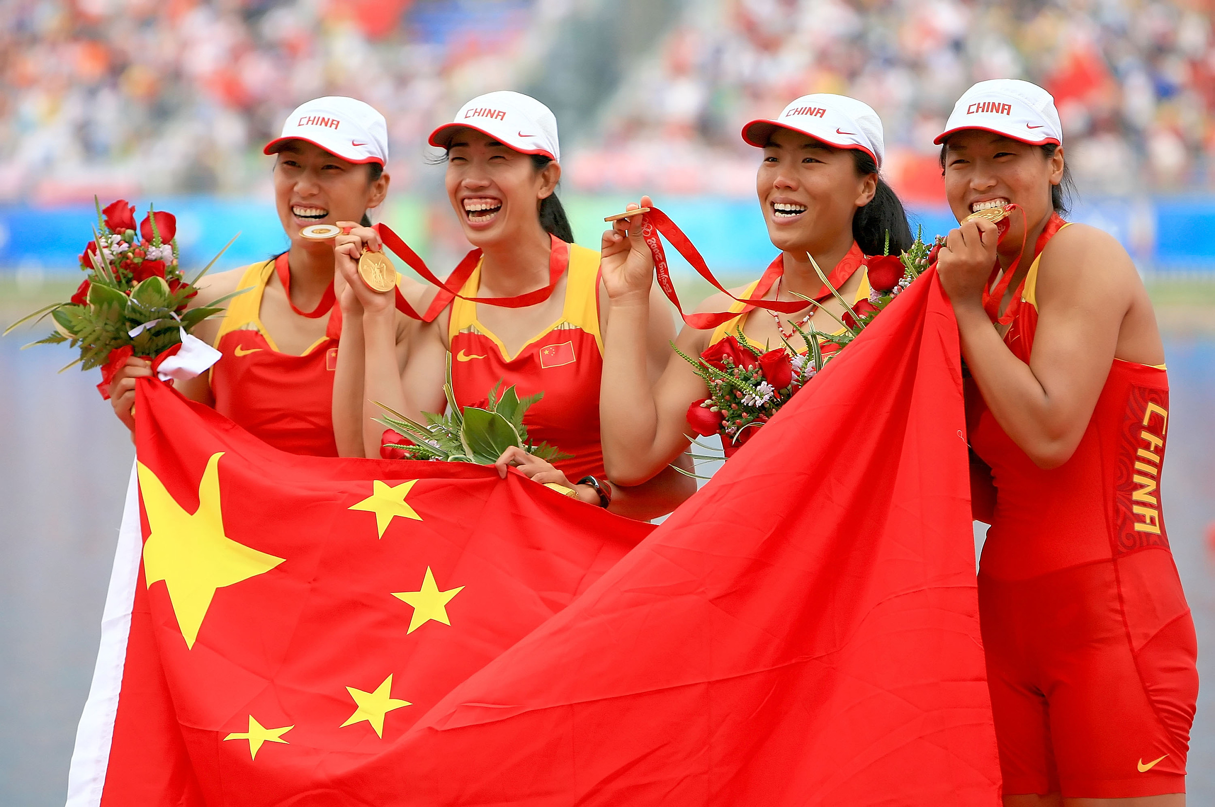 金紫薇（左二）在北京奥运会上夺冠
