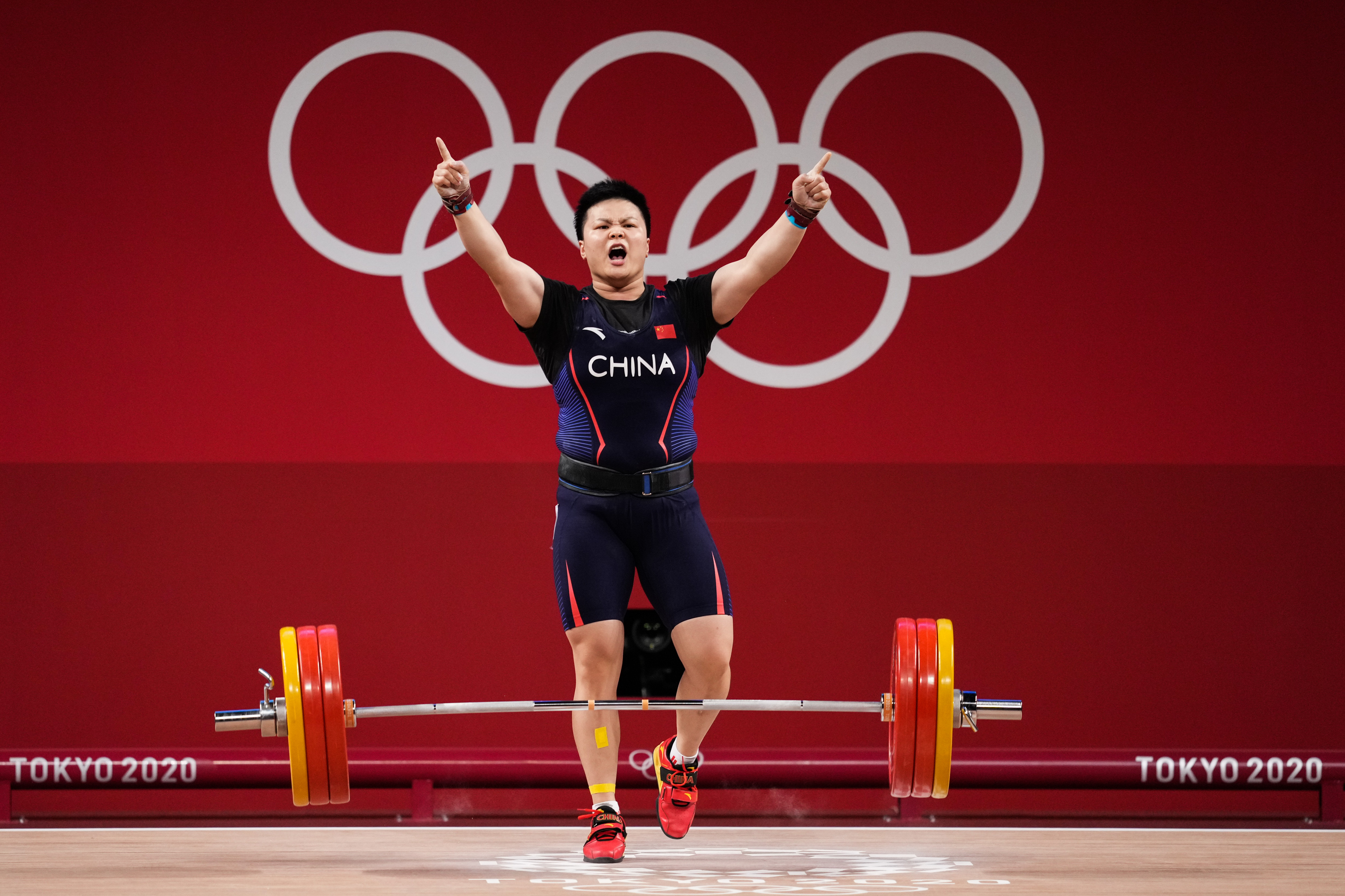 中国举重队再添金汪周雨获举重女子87公斤冠军