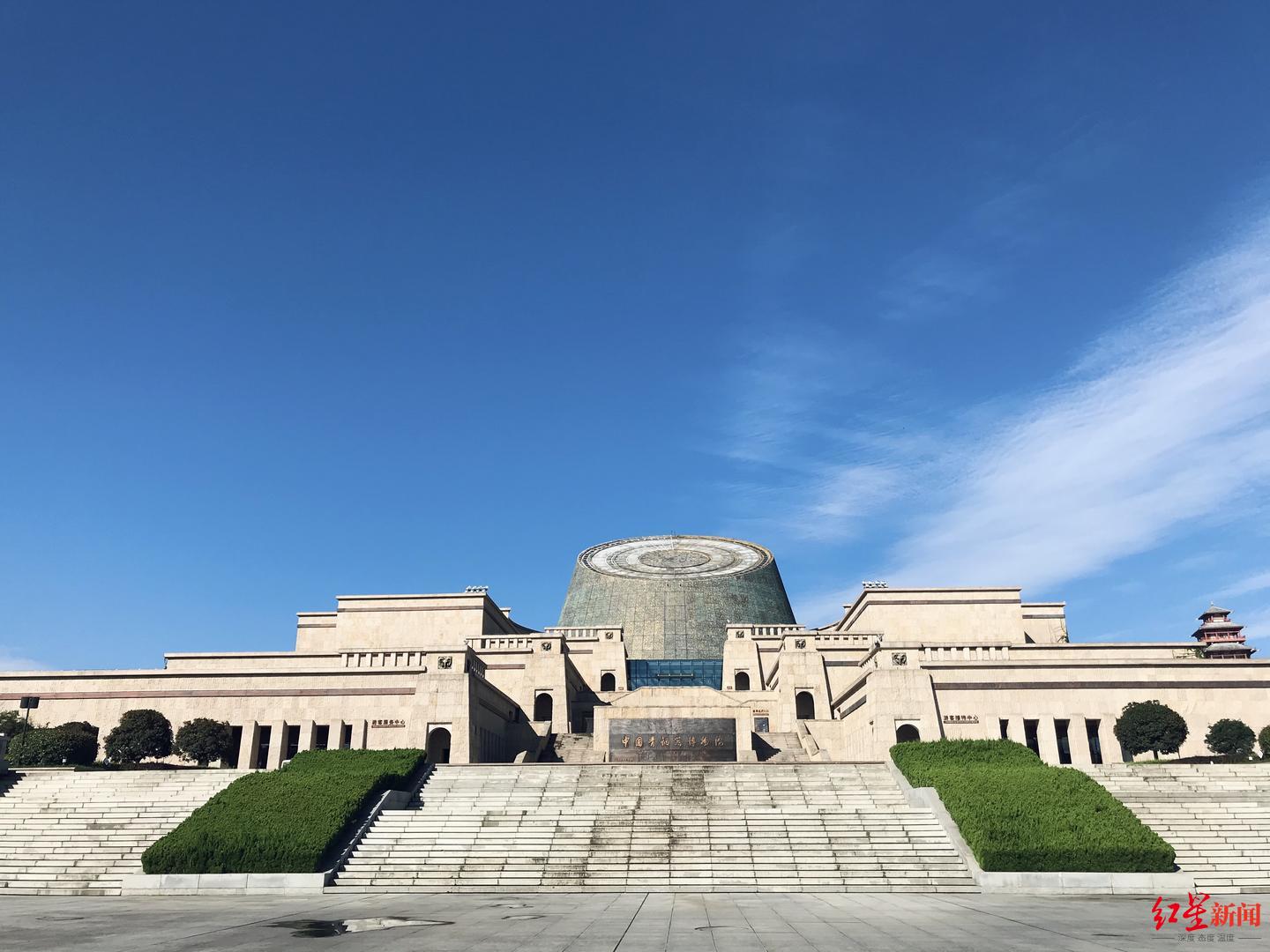红星新闻记者专访了宝鸡青铜器博物院相关专家.