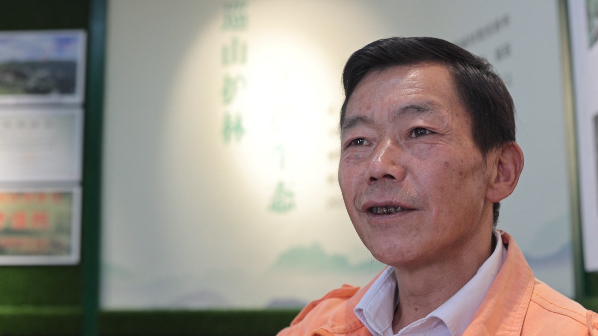 大学生看小康海雀村护林员王光德穿上这件衣服就有一种使命感