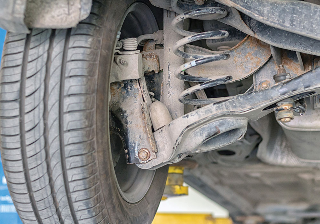 汽车的悬挂系统就那么几根支柱怎么就能撑起整个车呢