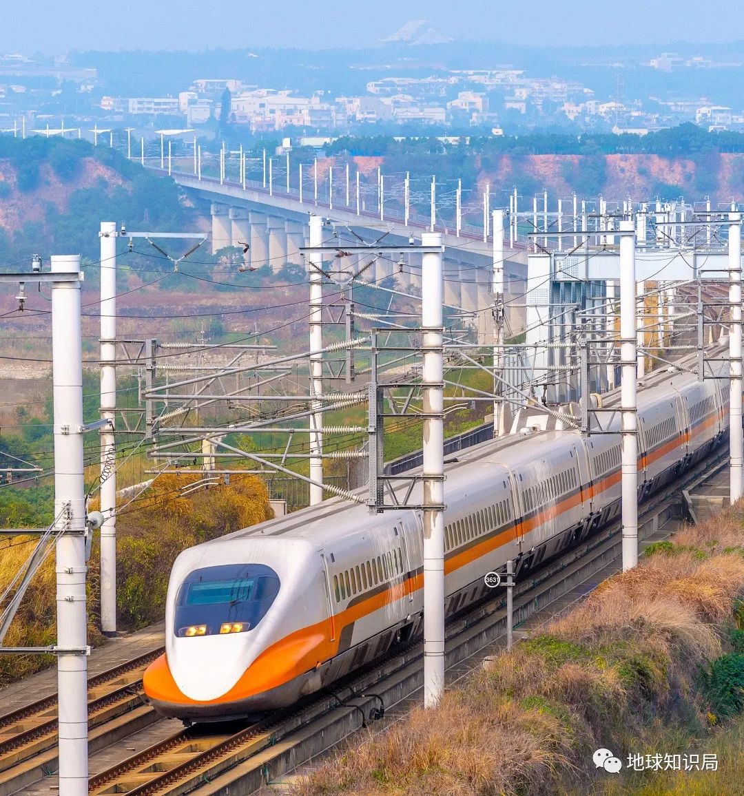 铁路轨距|坐过这么多次火车，你知道它的轨道有多宽么？