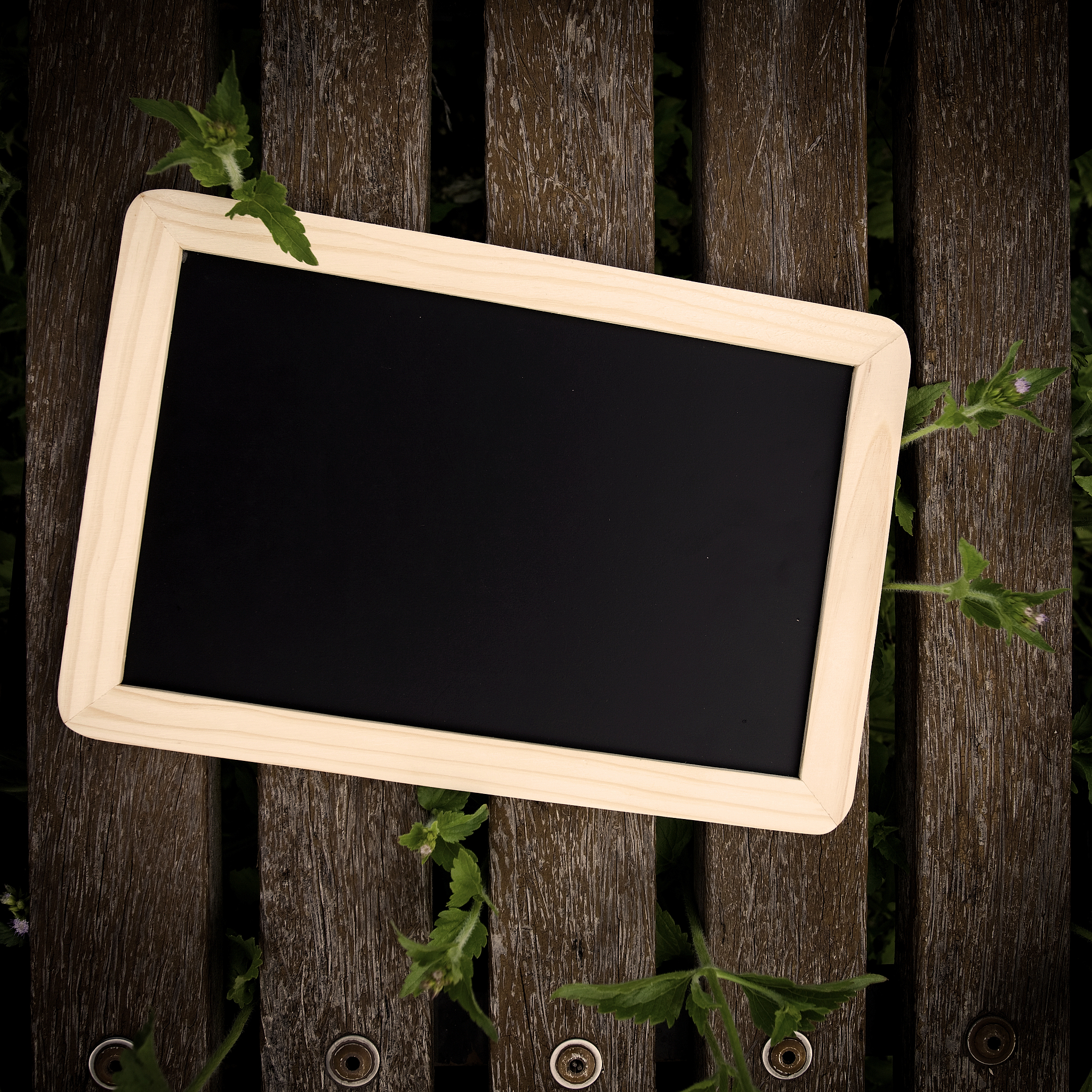 科技|为什么有的电脑屏幕手写笔需要充电，有的不需要？