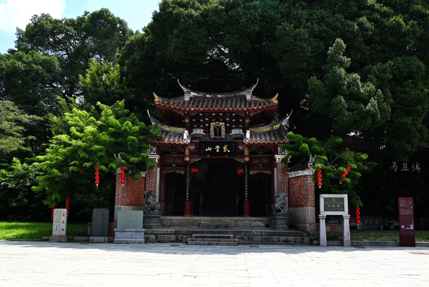 福建泉州有座特别的小庙游客不多却是世界遗产宋代石狮子很古朴