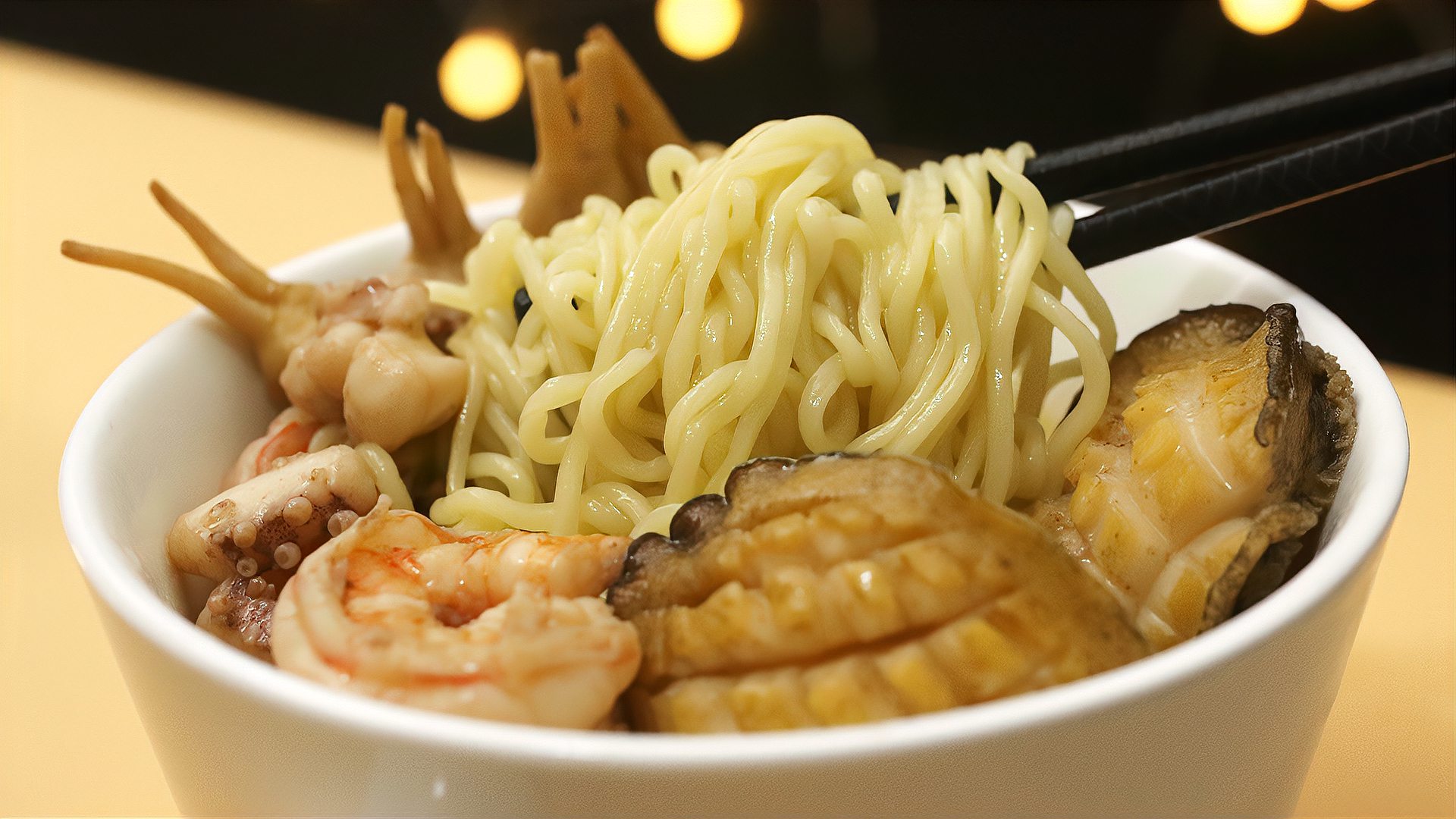 解锁海鲜泡面的神仙吃法一滴汤都不剩