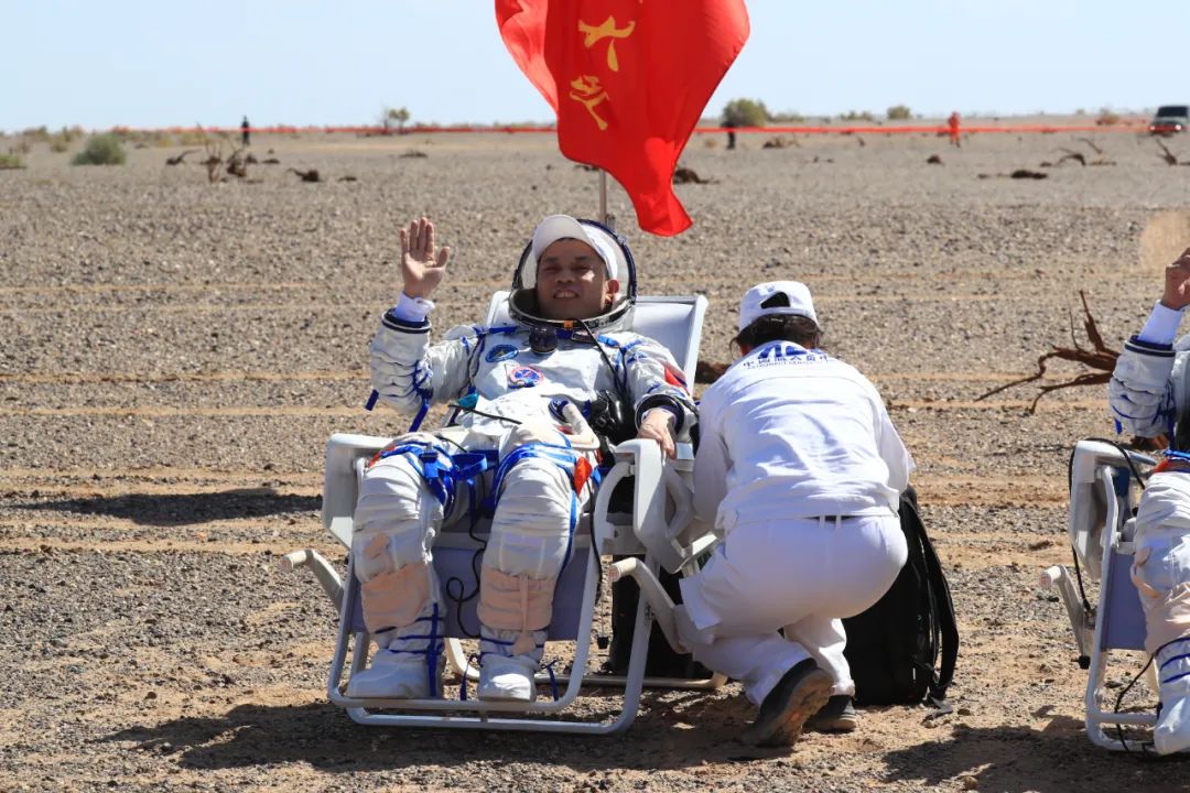 太空|太空出差三月，返回状态良好！