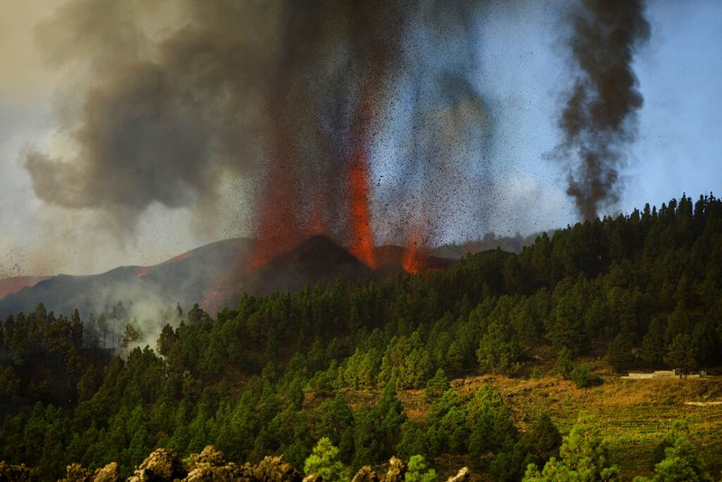 钻石|西班牙火山喷发！地球内有1000万亿吨钻石，该火山能带来钻石吗？
