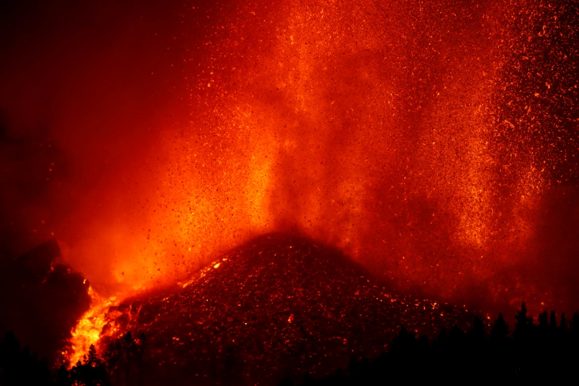 钻石|西班牙火山喷发！地球内有1000万亿吨钻石，该火山能带来钻石吗？