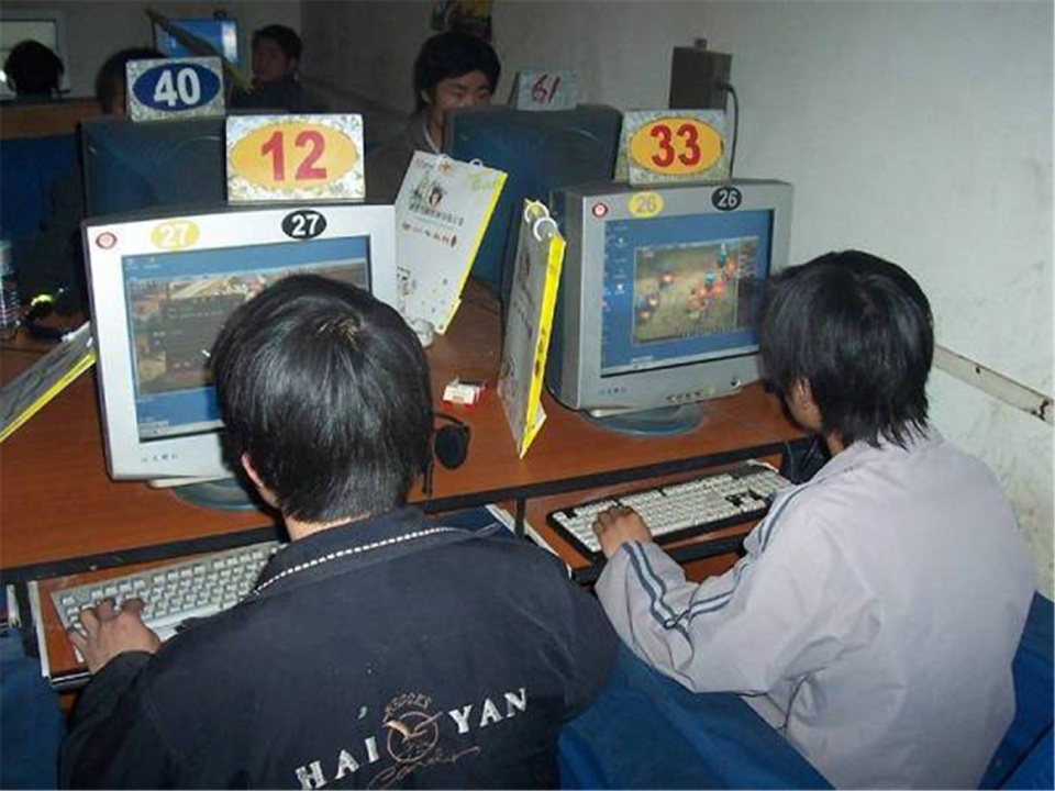 当年80后专属网吧老照片环境虽然有点脏乱差但生意特别火爆