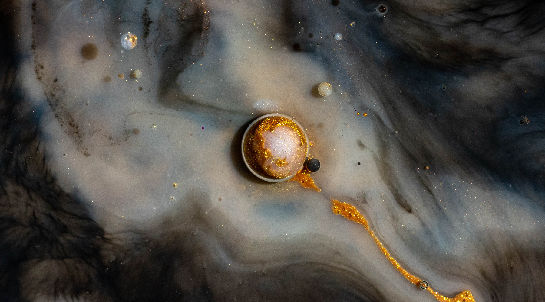 科学|宇宙中有水吗？有；有水做的星球吗？有不了