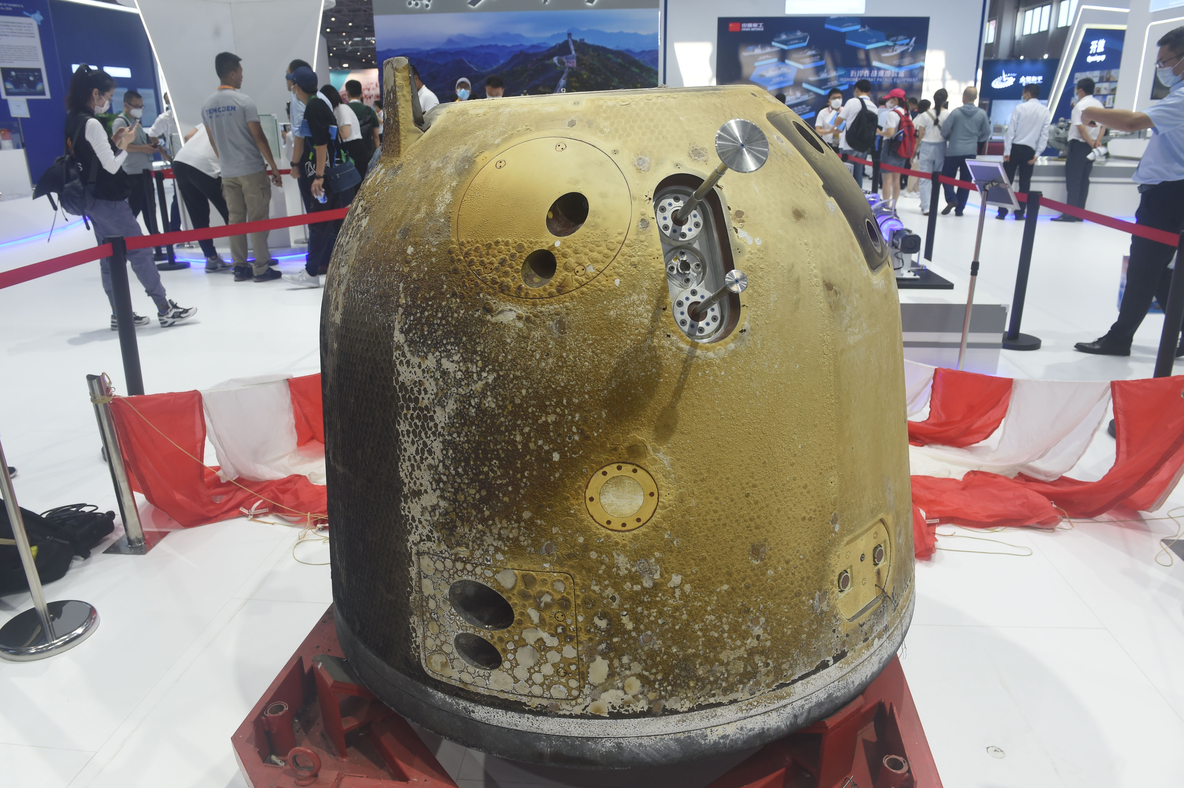 在本届珠海航展上,天问一号火星探测器,嫦娥五号探测器模型等都逐一"