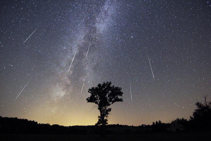天文|南半球，定好闹钟，本周四，天坛座流星雨可能会出现暴雨级别？