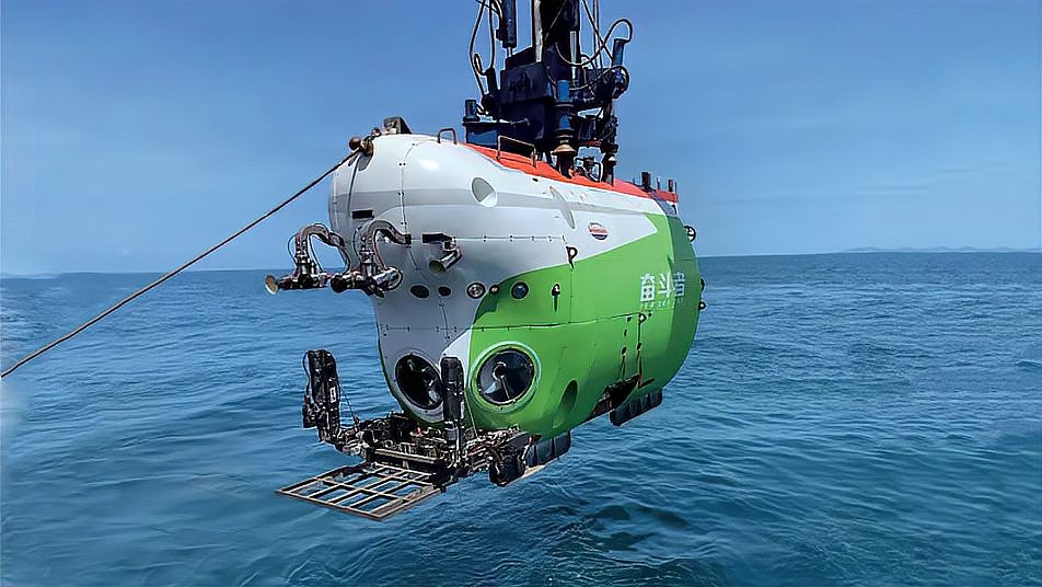 这个不起眼的小装置帮助潜水器在万米深海实现通信自由