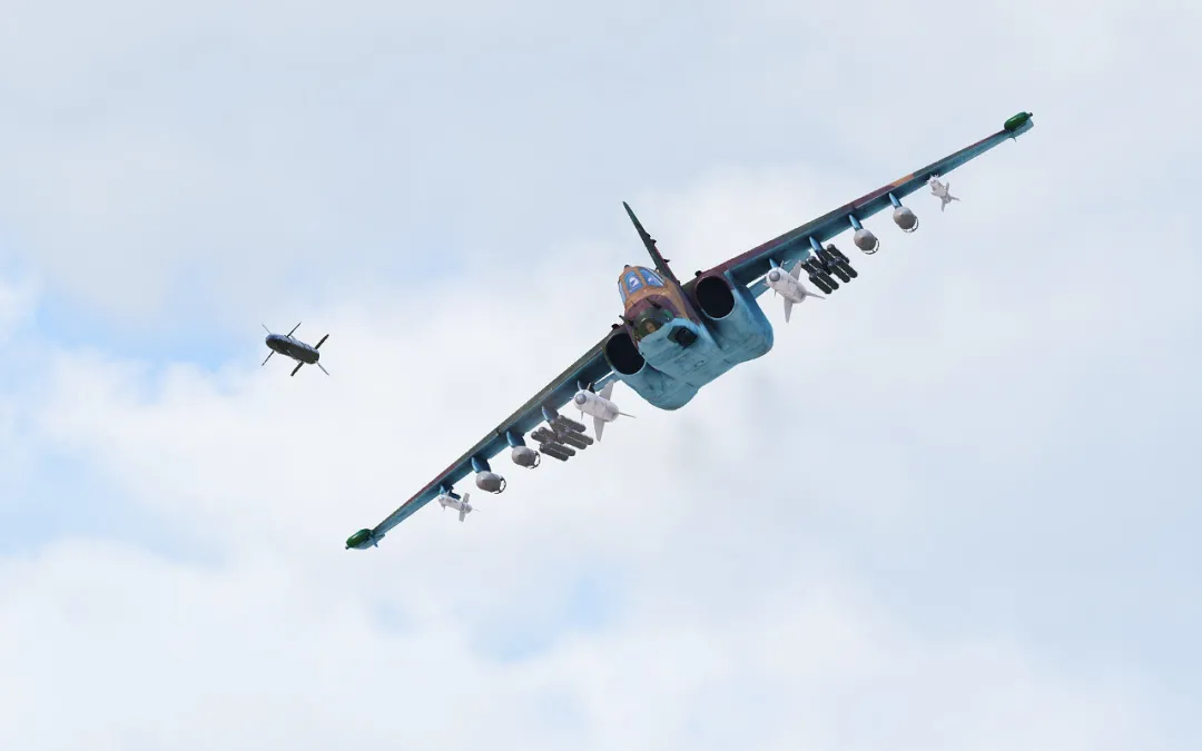 作为一种反坦克强击机,苏-25t最为关键的改进是增加了使用9К121"旋风