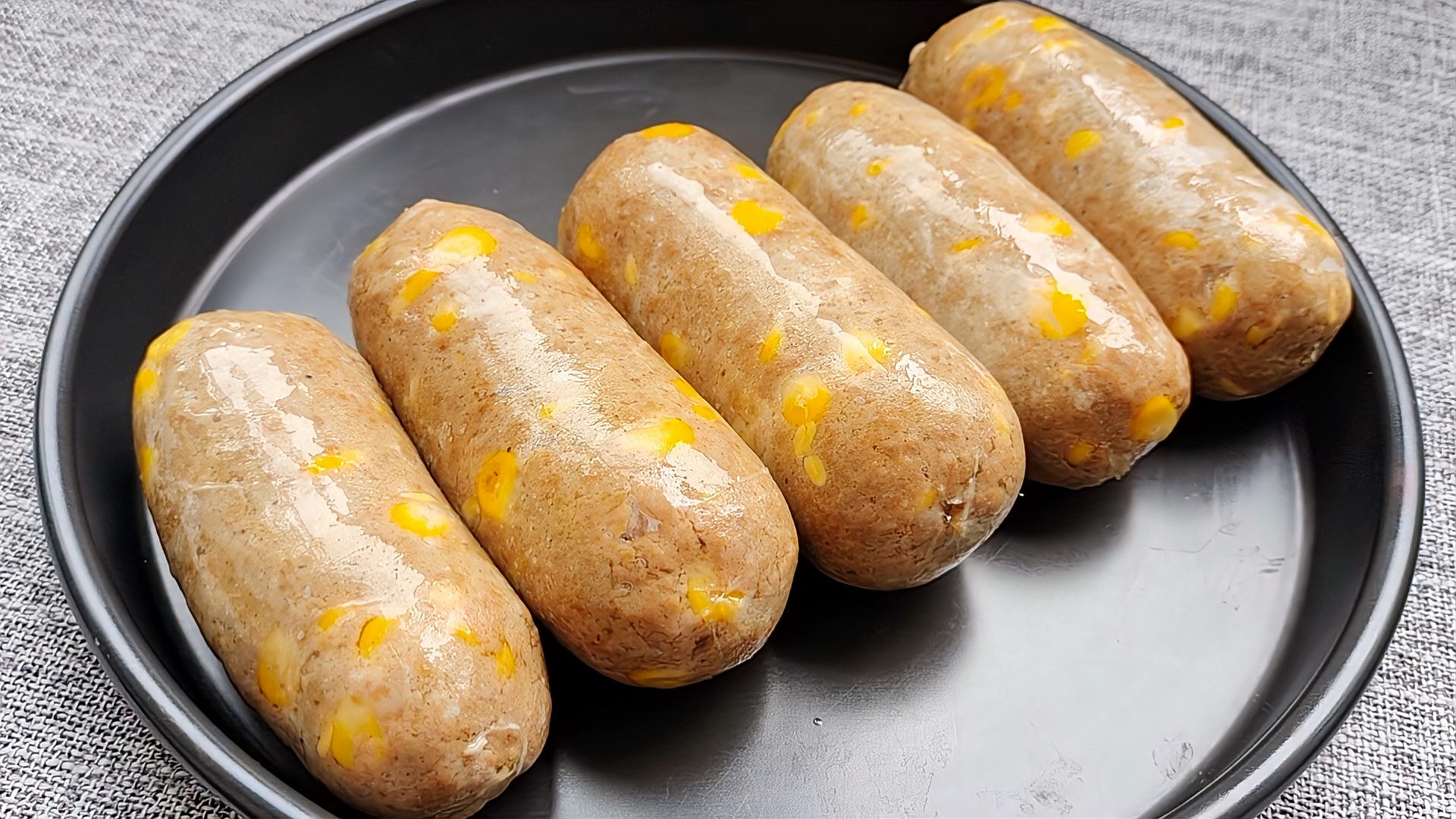 手把手教你做玉米肠做法简单皮脆肉嫩吃着真香