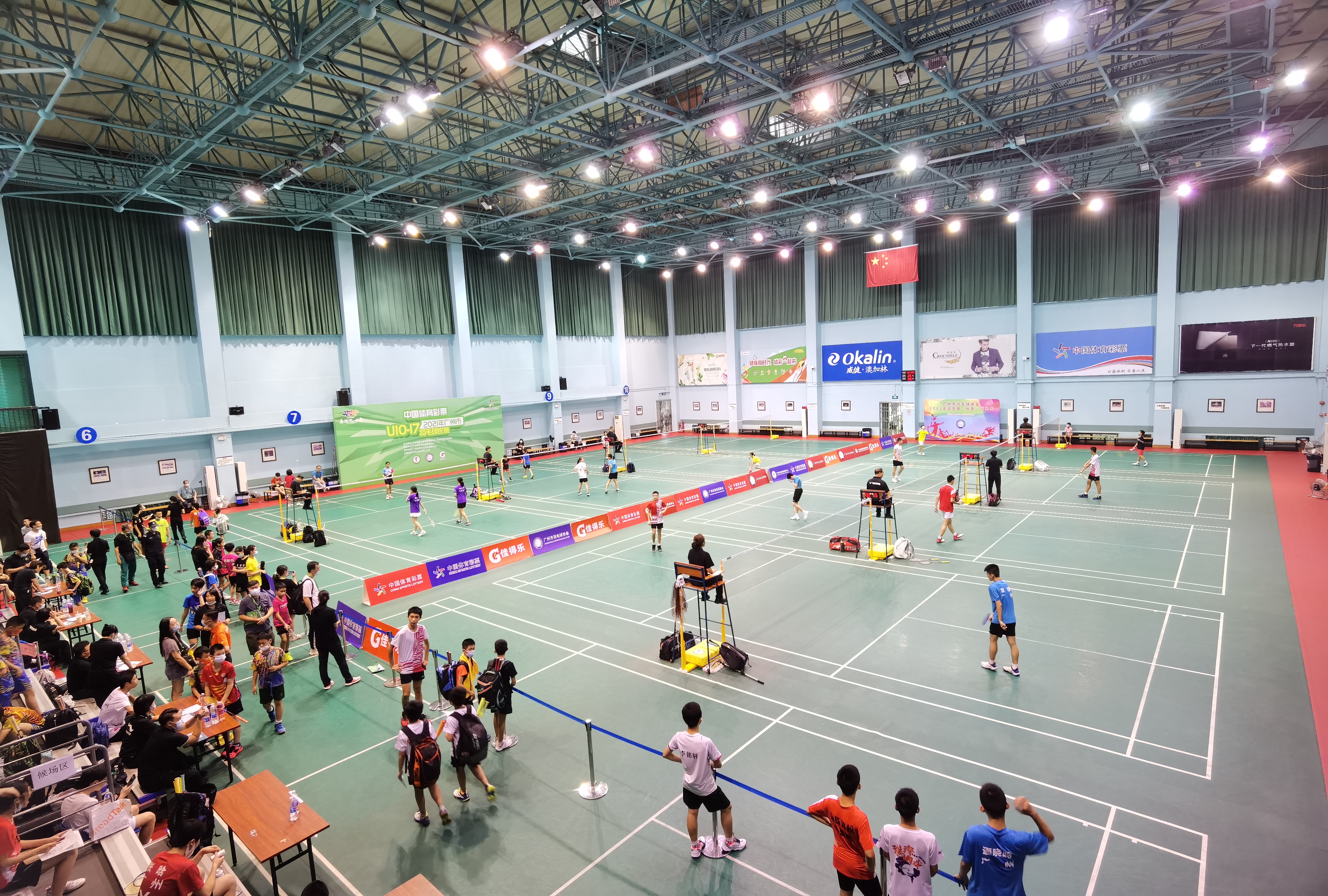 本地市u10u17羽毛球赛收拍近300名青少年选手参加