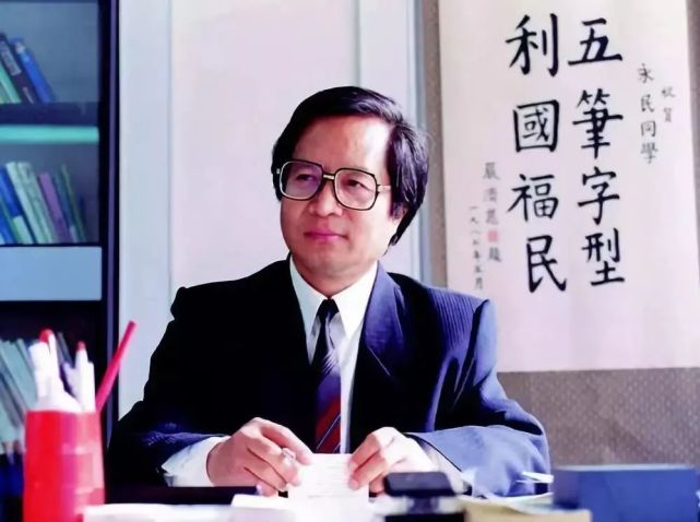 周深|打错字的尴尬瞬间！想用脚趾抠出三室一厅