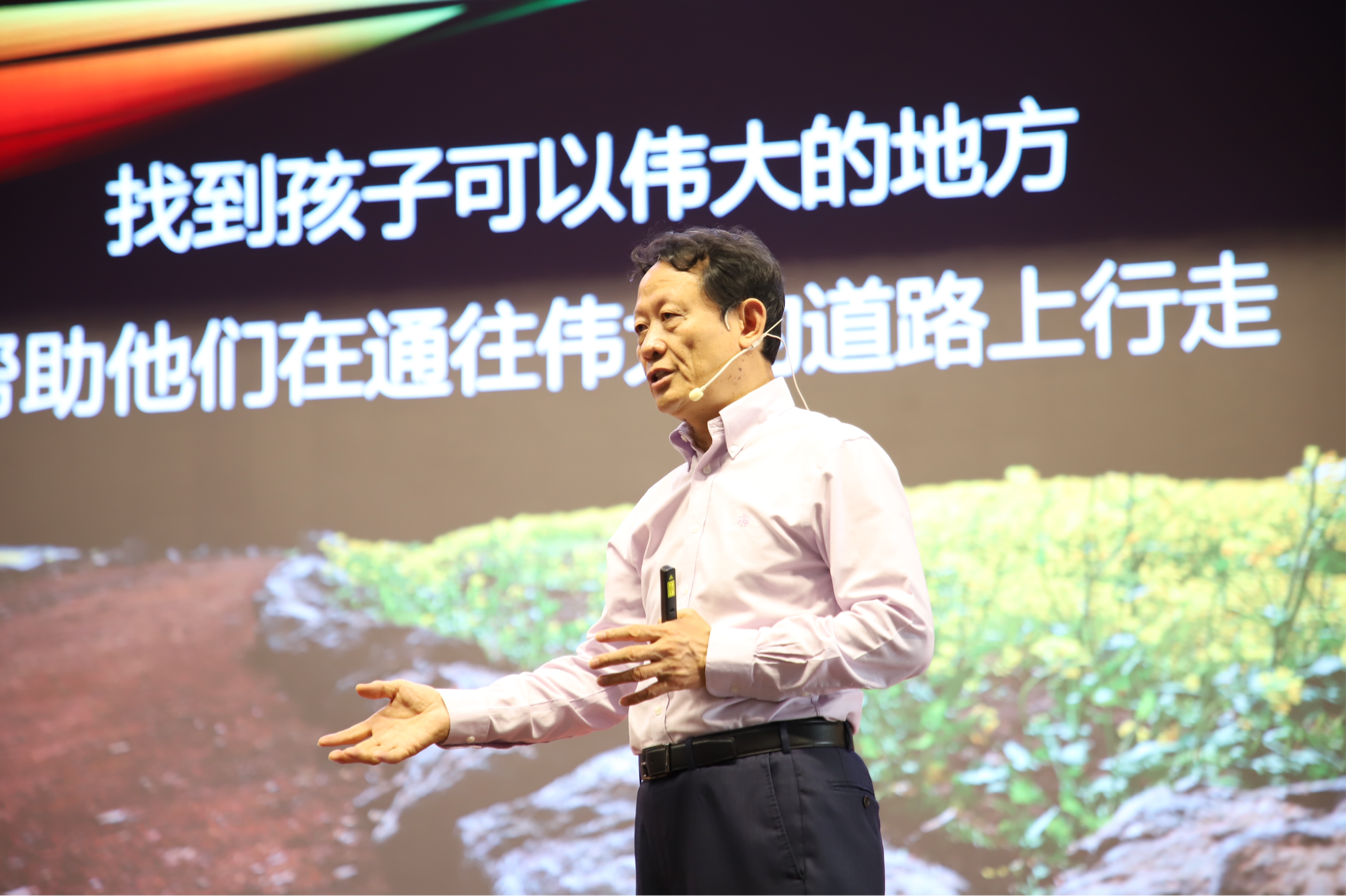 著名教育家李希贵顺德开讲他都说了哪些先进教育理念