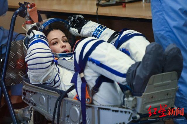 太空电影|太空惊魂半小时，全球首个太空电影摄制组回地球了！俄女演员：有点伤感不想回来