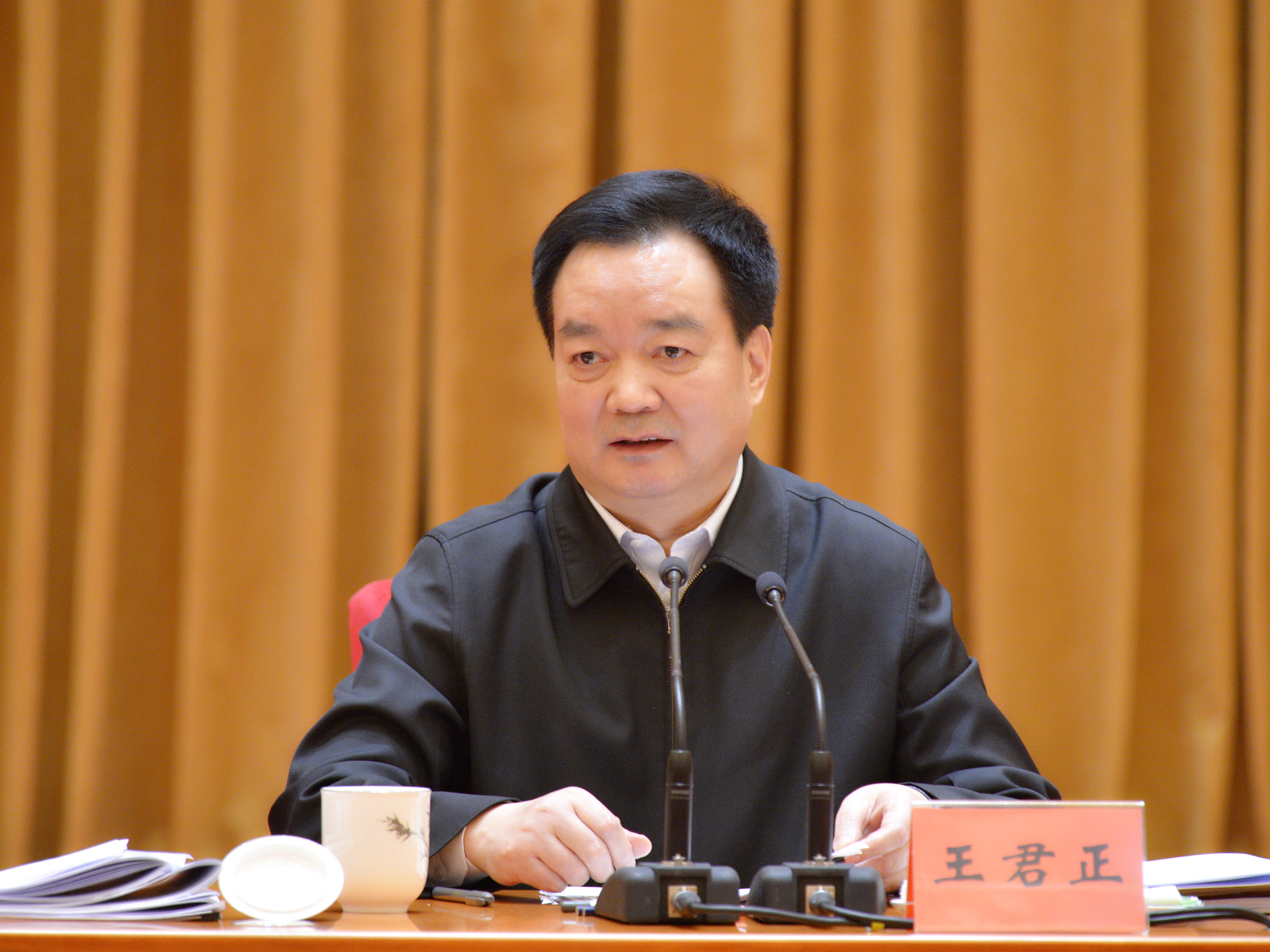 年9月履新湖北,晋升副省长,次年跻身省委常委班子,并兼任襄阳市委书记